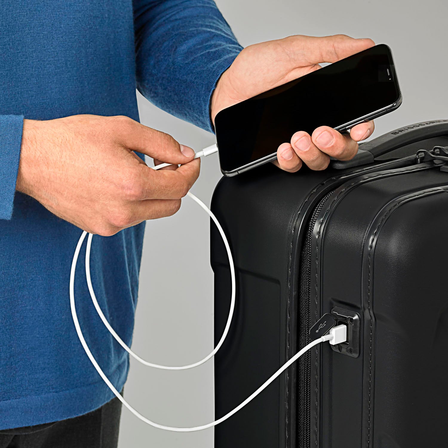 22\" USB Carry-On Spinner with Hinged Pocket | Torq Domestic