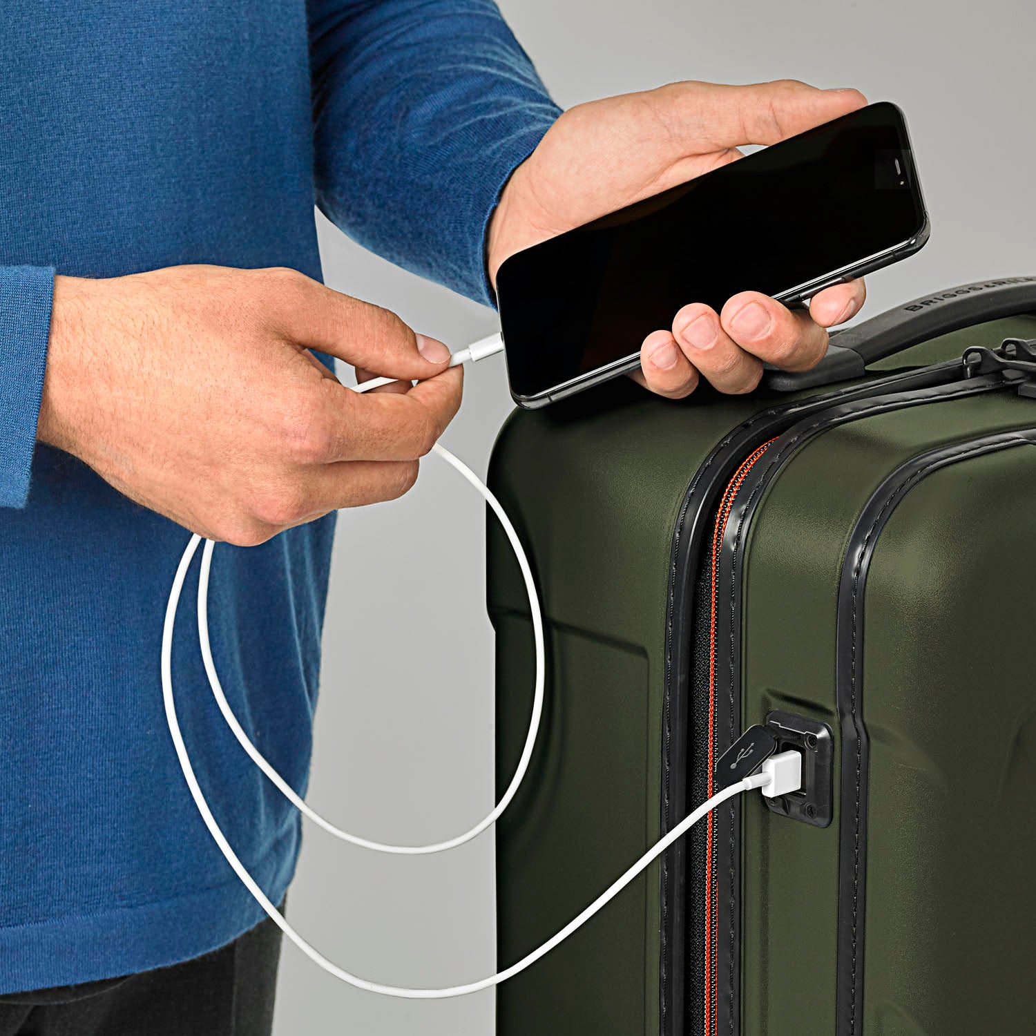 22\" USB Carry-On Spinner with Hinged Pocket | Torq Domestic